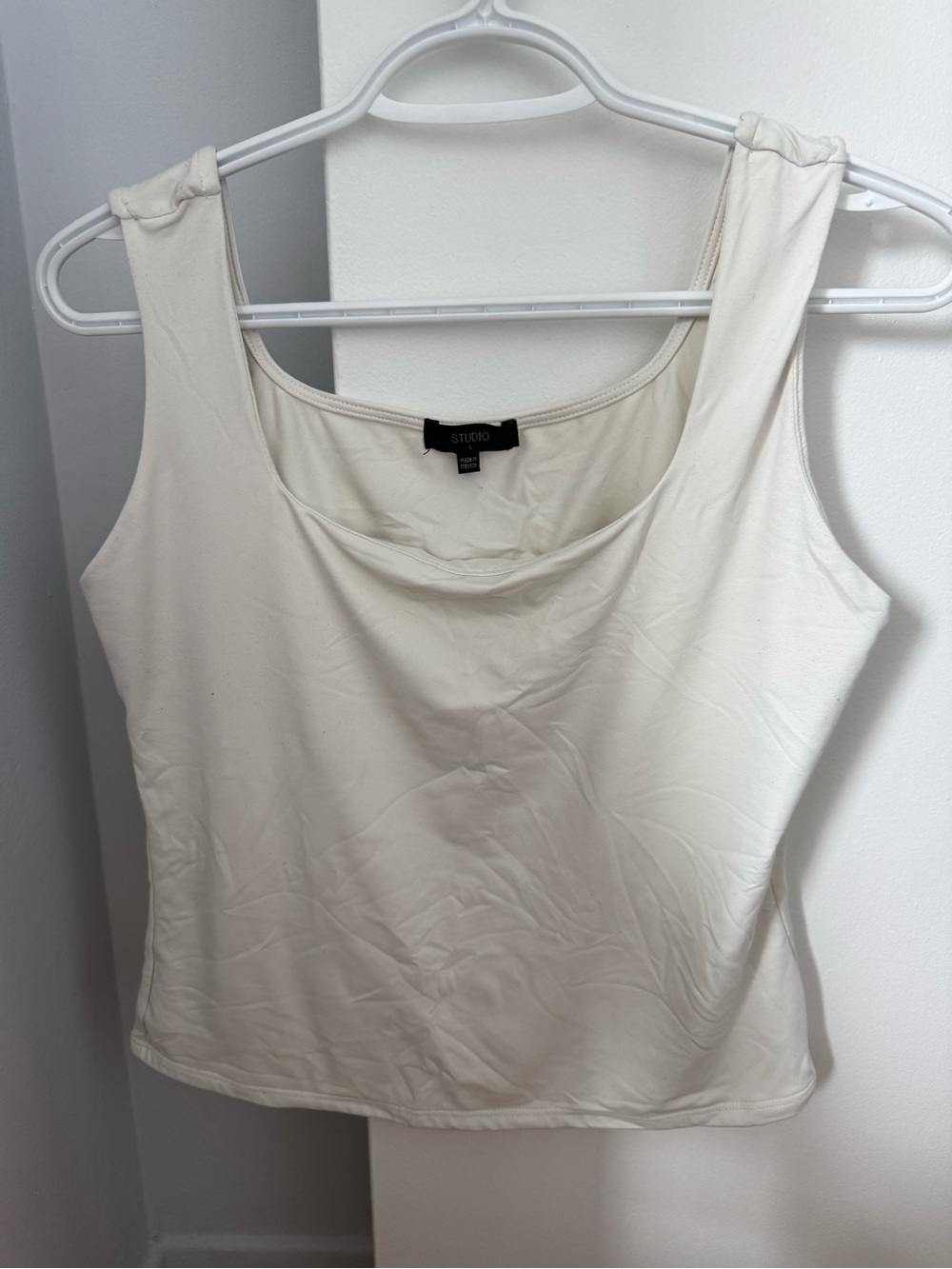 Studio Off-White Scoop Neck Tank Top